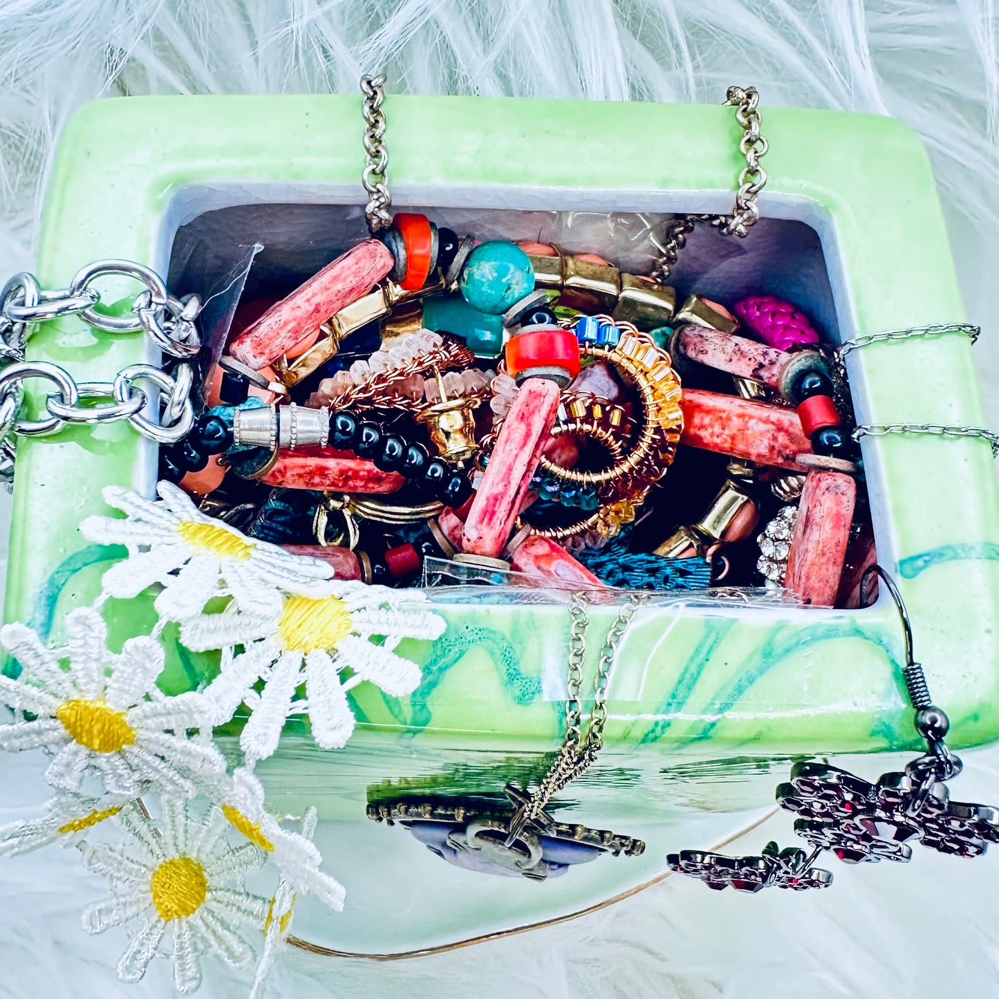 Wild Daisy Dream Mystery Jewelry Jar β Retro Bloom Theme