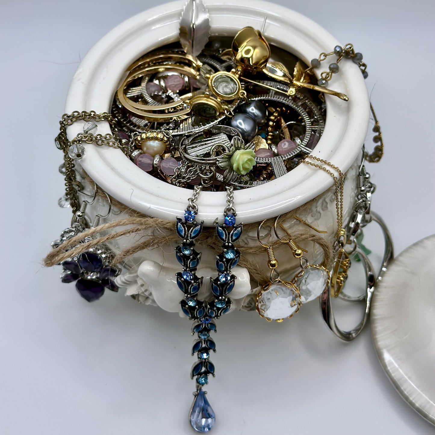 ๐๏ธ The Enchanted Cottages Collection: Doveโs Nest Cottage Mystery Jewelry Jar