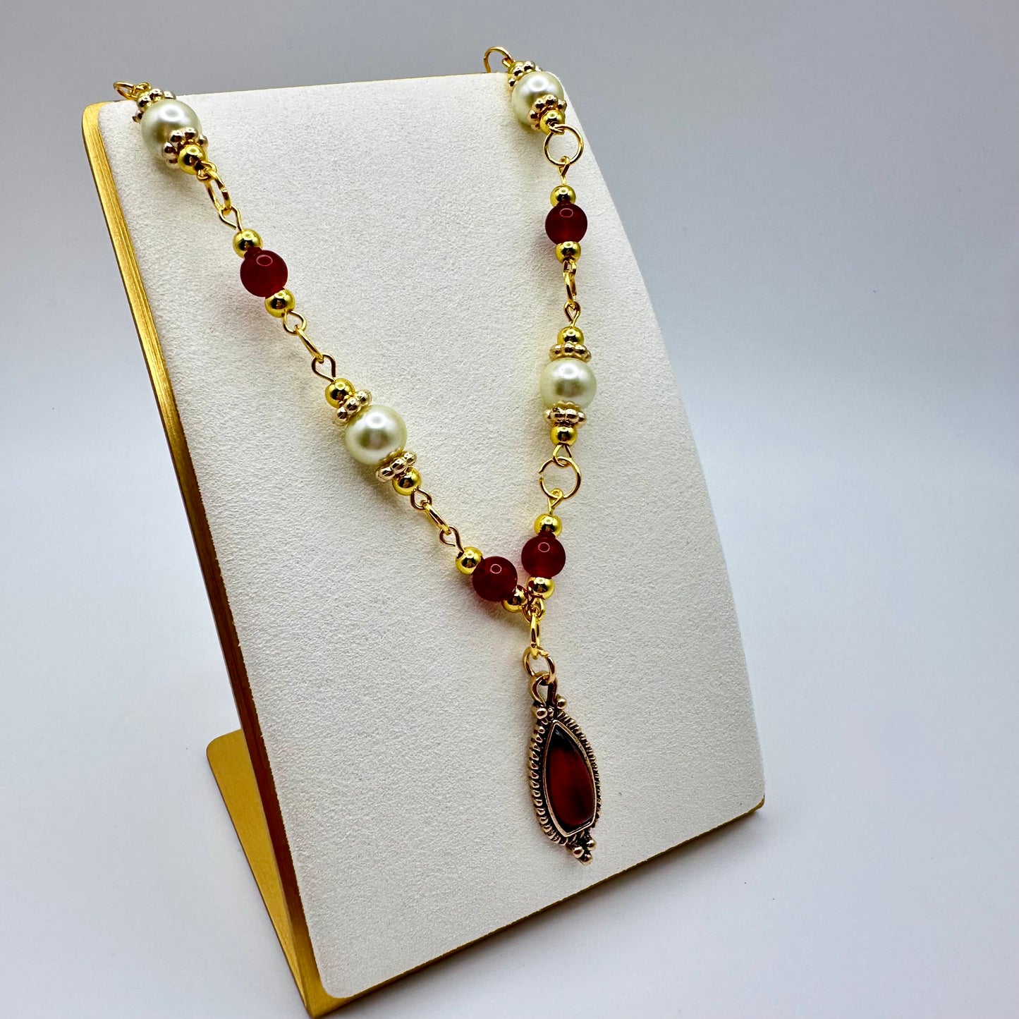 ❤️‍🔥 Crimson Charm Pearl Chain Necklace