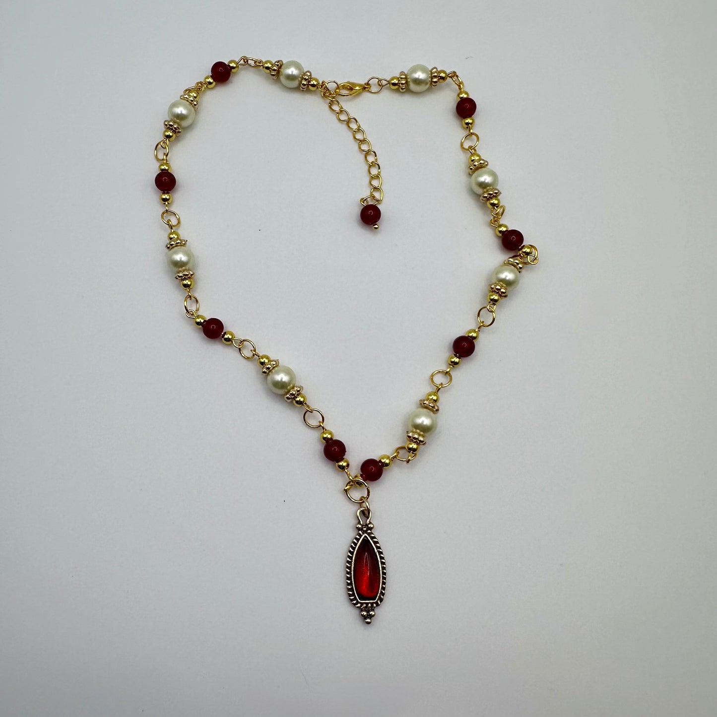 ❤️‍🔥 Crimson Charm Pearl Chain Necklace