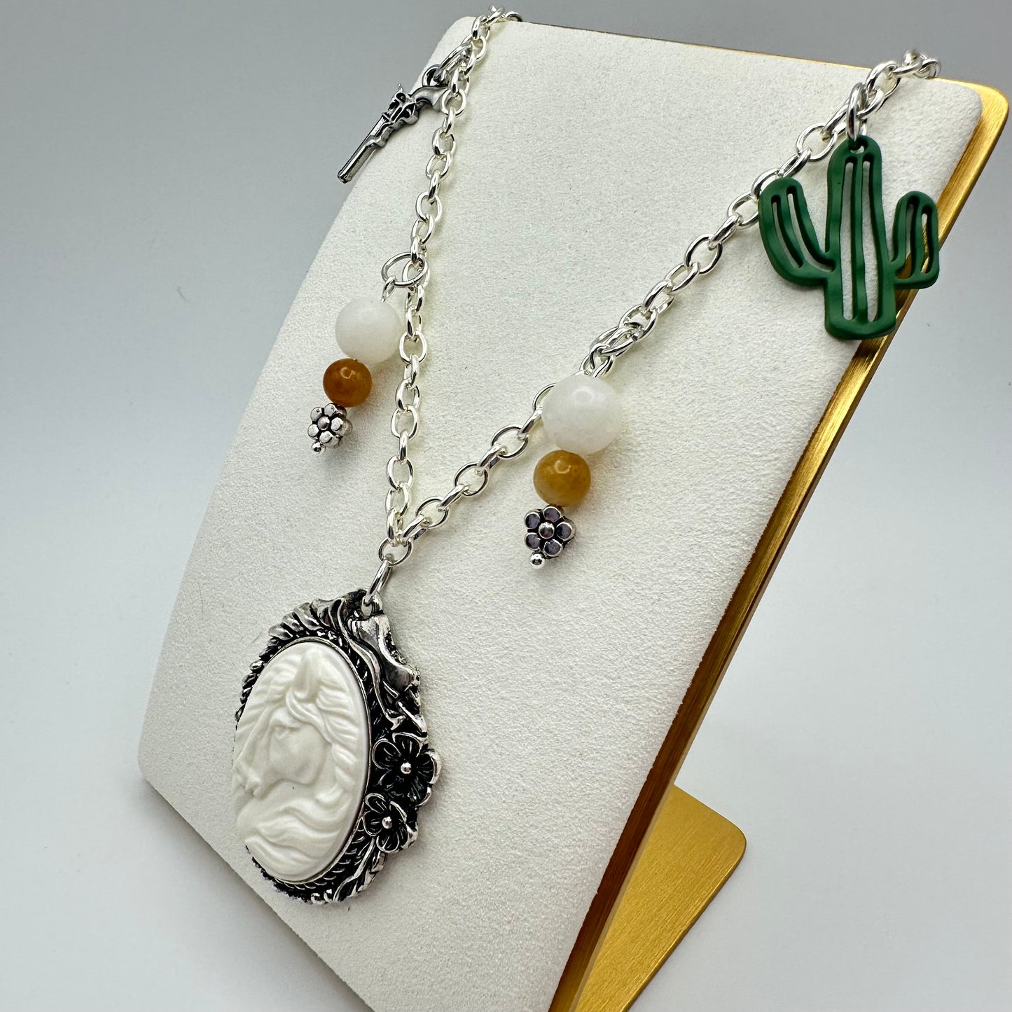 🐎 Desert Rosette Cameo Necklace